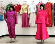 玫红纯色幻彩丝绸，传统连袖精致古典大襟，薄棉袄棉裙