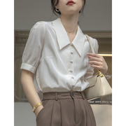 法式白色衬衫女短袖设计感小众V领缎面上衣夏季气质职业通勤衬衣