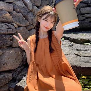 橘色无袖背心连衣裙女2023夏气质法式设计感小众压褶露背宽松长裙