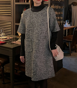 韩国大(韩国大)码，女装2023冬装时尚，圆领显瘦后拉链直通短袖连衣裙
