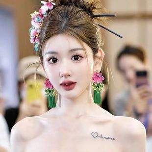 新中式新娘耳环绿色花朵，流苏结婚礼服旗袍，敬酒服耳饰品跟妆造型女