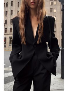 nevahu黑色西装外套，女设计感小众2023秋季显瘦休闲长袖西服