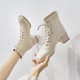 香港白色马丁靴女2024春秋法式短靴系带真皮靴子粗跟单靴裸靴