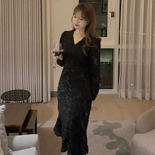 韩国chic春季复古优雅v领立体钩花设计收腰显瘦纯色长袖连衣裙女