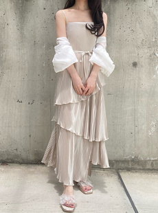 g*l夏季2024日系甜美系带，纯色不规则，可调节吊带连衣裙蛋糕裙