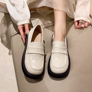 白色厚底乐福鞋女2023年百搭法式软皮鞋，英伦风单鞋黑色小皮鞋
