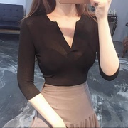 韩国修身显胸大性感微透T恤紧身中袖低V领薄款打底衫显瘦上衣女潮