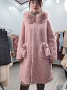 2021年秋冬款品牌撤柜皮毛一体，粉色大狐狸毛领颗粒绒羊毛大衣