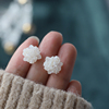 春季法式白色玫瑰花耳钉女小众设计高级花朵短发耳环2024