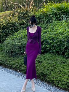 卡戴珊紫色收腰吊带鱼尾连衣裙，性感包臀裙掐腰不规则短款针织开衫