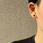 s925纯银简约黑色方形，耳钉男女高级感个性，韩版防过敏耳饰耳棒小巧