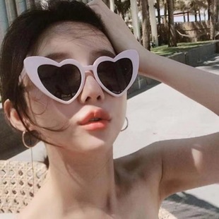 韩版时尚爱心太阳眼镜旅游沙滩，防强光紫外线潮流，个性墨镜女
