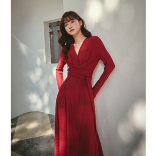 2023春秋季酒红色针织，连衣裙打底裙气质，洋气收腰长袖法式复古长裙