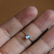 天然斯里兰卡月光石戒指 强光  戒指 四爪s925纯银戒指镀K金 女款