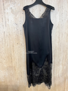 widelia陈姬儿(陈姬儿)夏季设计感黑色背心裙，镂空蕾丝拼接连衣裙8007
