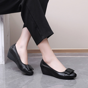 女鞋2023真皮圆头坡跟浅口舒适蝴蝶结中跟一脚蹬，软底黑色单鞋
