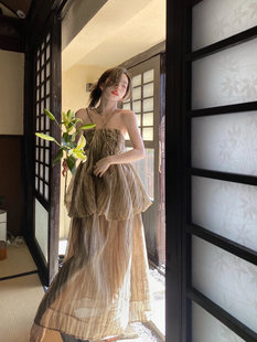 新中式复古设计感吊带连衣裙仙女，夏季旅游拍照穿搭度假风两件套装