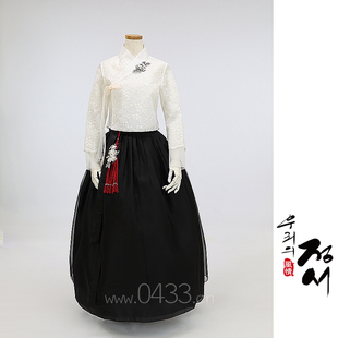 朝鲜族平时穿的生活韩服白色满绣蕾丝短上衣和黑色3层裙子S24042