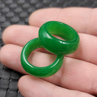 珠宝玉石碧绿色玉石戒指石英岩玉，戒指阳绿玉戒指饰品戒指玉指环