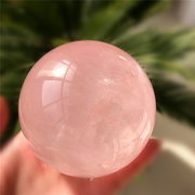 天然粉色水晶球摆件粉晶芙蓉石卧室办公桌面家居装饰摆件特色饰品