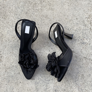 西班牙黑色花朵装饰网纱鱼嘴露趾法式细跟高跟鞋后绊带女凉鞋