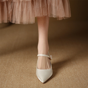 高跟鞋女2023年春秋设计感小众尖头粗跟配裙子白色新娘鞋婚鞋