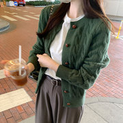 复古墨绿色毛衣外套高级感设计感小众，加厚软糯麻花祖母绿针织开衫