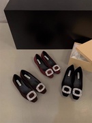 gg。香港法式方头水钻，单鞋女春季2024年粗跟复古气质绒面红色
