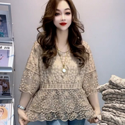 大码女装娃娃领钩花蕾丝衬衫，半袖2024夏季韩版显瘦洋气上衣