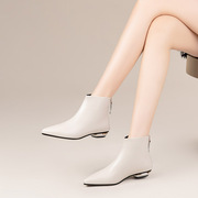 平底短靴女2023秋冬季真皮，白色尖头平跟马丁靴及踝靴短筒女靴