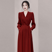 QIR高级感红色连衣裙女2024春装法式气质敬酒服V领长袖礼服裙