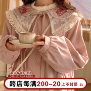 木茶出品粉色少女娃娃领加绒风衣女2023冬季森系复古刺绣长款外套