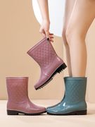 春夏时尚女式中筒雨靴防滑防水胶鞋平跟高筒水靴纯色工作水鞋大码