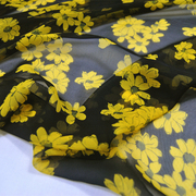 宽幅黑底黄色花朵真丝乔其纱连衣裙，旗袍衬衫桑，蚕丝服装布料面料