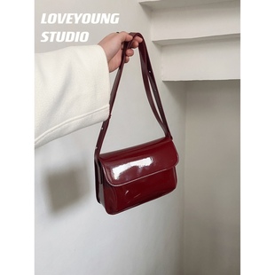 loveyoung漆皮小红包，3.0复古酒红色斜挎两用单肩包纯色小方包