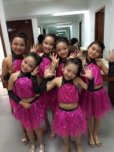 六一小班儿童演出服装女童蓬蓬裙，幼儿园爵士舞蹈服亮片玫红表演服