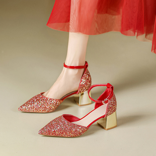 红色婚鞋女粗跟法式时尚亮片，一字扣带中空高跟鞋，水晶单鞋包头凉鞋