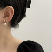 小众设计感手作珍珠耳饰s925银针轻奢铜合金，短款气质耳钉无洞耳夹