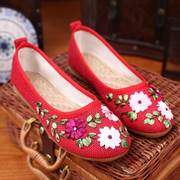 老北京新娘鞋纯手工绣花婚鞋红色秀禾鞋子，牛筋底中式平底跟布鞋女