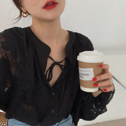韩国chic复古宫廷风领口系带，小心机宽松雕花，蕾丝拼接灯笼袖衬衫女