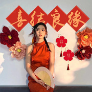 中式旗袍晨袍拍照道具喜结良缘背景墙，贴红色复古婚纱摄影拍照墙贴