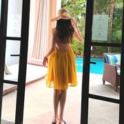 黄色超仙法式气质高级感度假风露背吊带裙，连衣裙女夏季海边沙滩裙