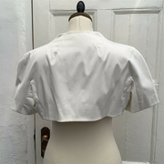 欧美女士礼服短款斗篷夏季男女通用白色缎子披风外出旅游拍照披肩