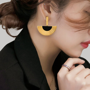 法式复古半圆耳环小众设计感独特扇形耳钉，名媛气质大牌金属耳饰女