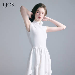 LJOS优雅白玫瑰针织连衣裙超大气设计感白色不规则荷叶边长裙