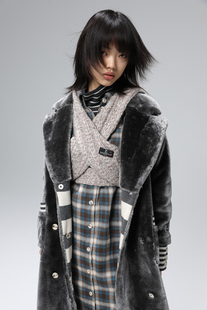 wxc原创独立设计师灰色短绒毛，条纹拼接毛，呢大衣外套女冬季