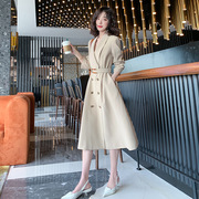 风衣外套女杏色英伦复古设计感今年流行大衣，韩系风格穿搭长款西服