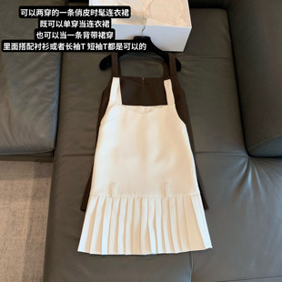白色咖啡色可调节背带，百褶裙显瘦吊带裙，气质v领连衣裙女