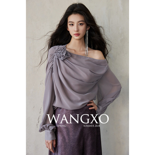 WANGXO｜仿真丝质感轻盈灵动｜可拆卸玫瑰配饰｜不规则斜肩衬衫女