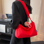 帆布包包女2024红色斜挎包休闲小包运动单肩包学生上课通勤包
